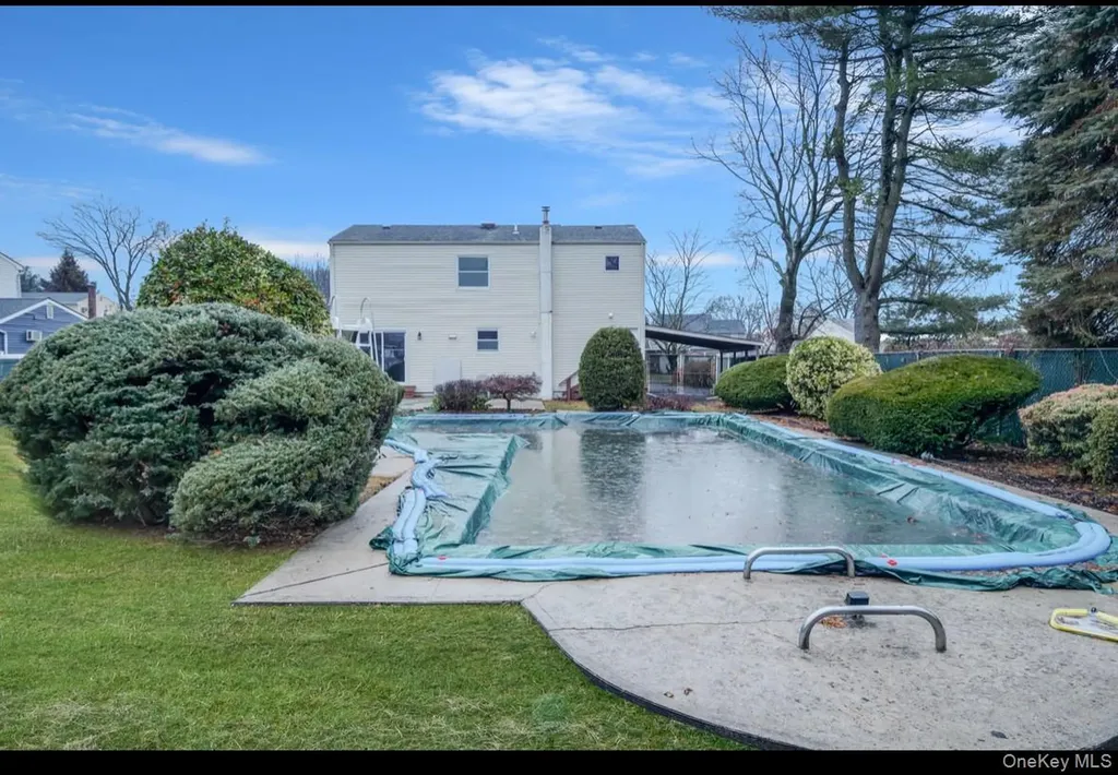 39 2nd Place Central Islip NY 11722
