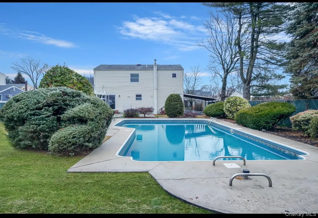 39 2nd Place Central Islip NY 11722