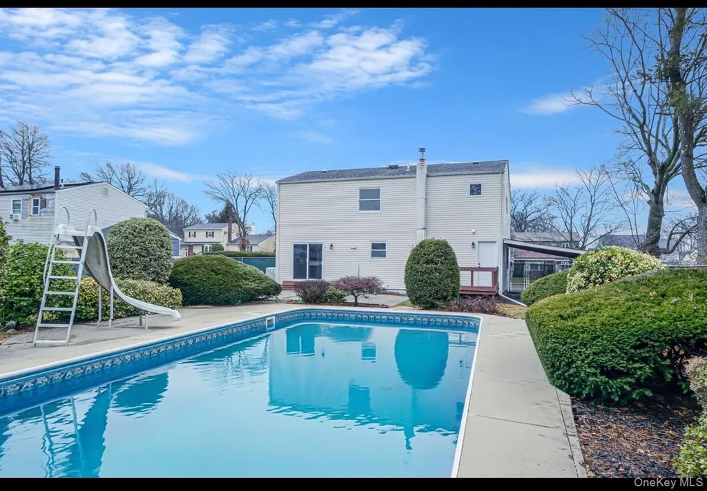 39 2nd Place Central Islip NY 11722