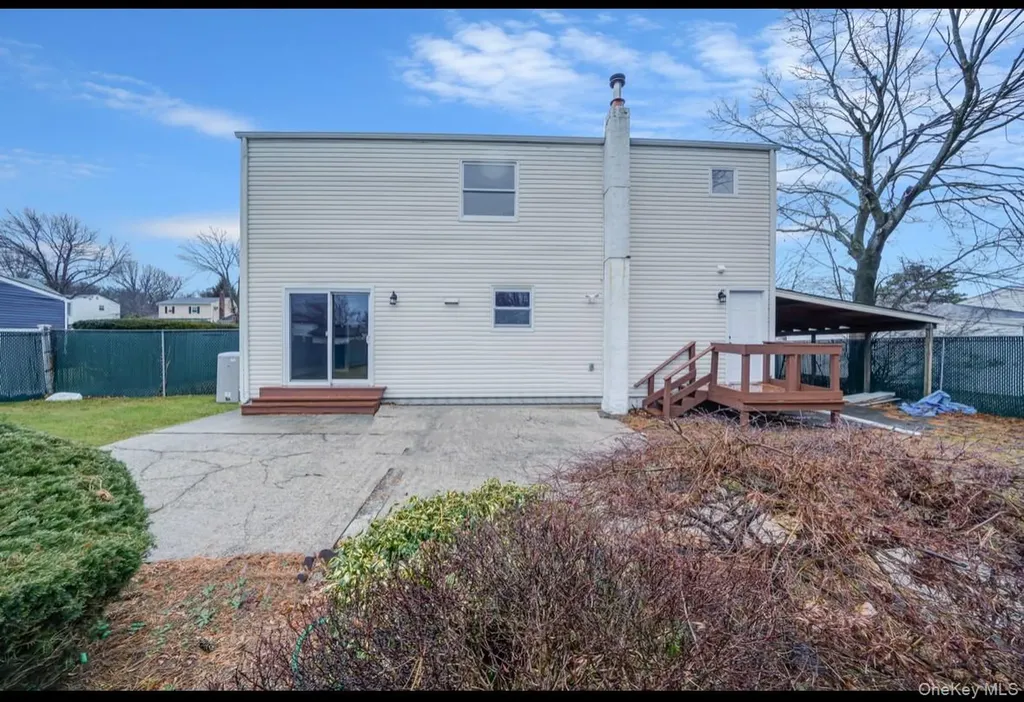 39 2nd Place Central Islip NY 11722