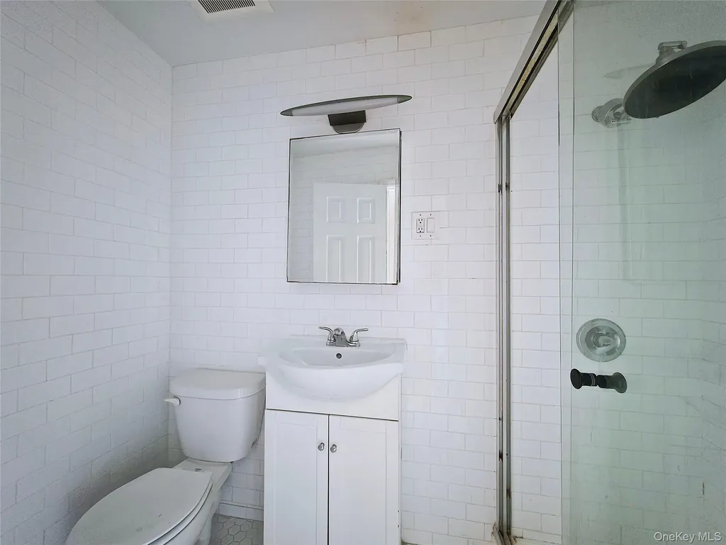 60-48 80th Avenue Glendale NY 11385