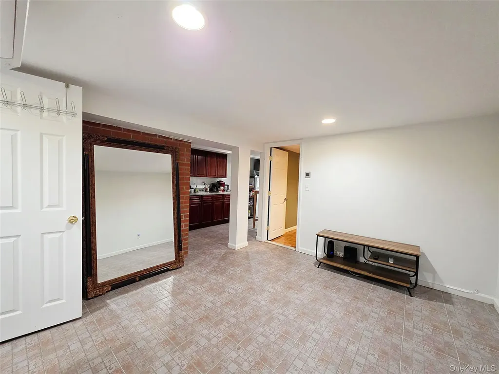 60-48 80th Avenue Glendale NY 11385