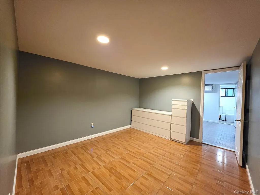 60-48 80th Avenue Glendale NY 11385