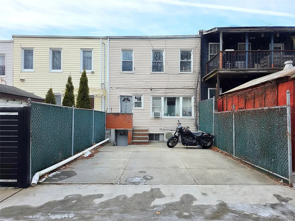 60-48 80th Avenue Glendale NY 11385