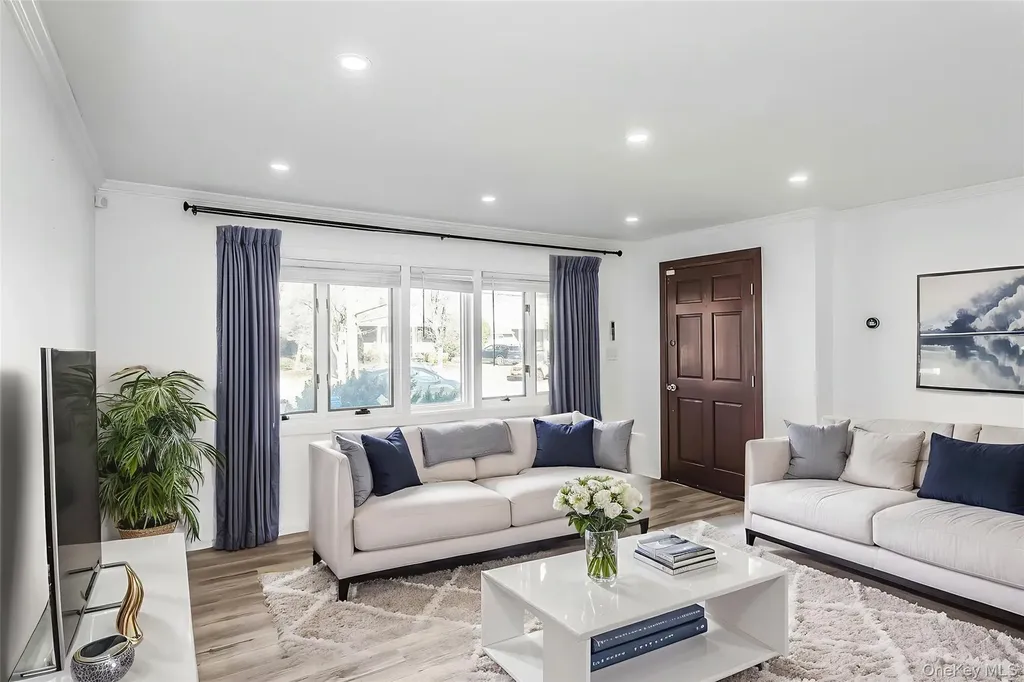 2864 Wilson Avenue Bellmore NY 11710