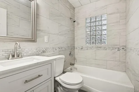 16 Belgrave Avenue Bay Shore NY 11706