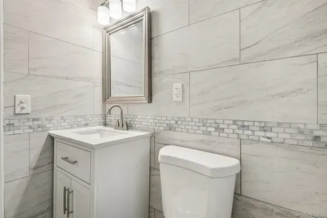 16 Belgrave Avenue Bay Shore NY 11706