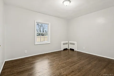 16 Belgrave Avenue Bay Shore NY 11706