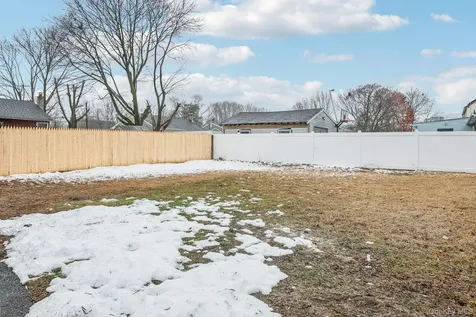 16 Belgrave Avenue Bay Shore NY 11706