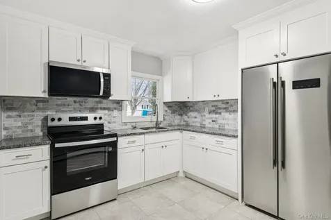 16 Belgrave Avenue Bay Shore NY 11706