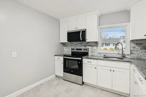 16 Belgrave Avenue Bay Shore NY 11706