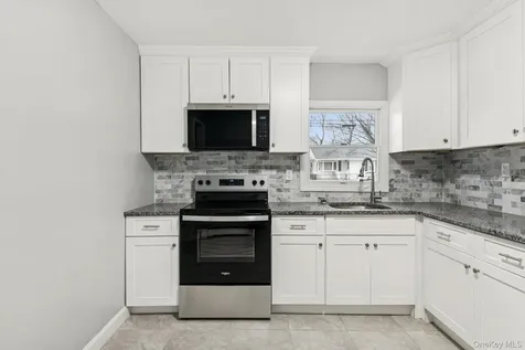 16 Belgrave Avenue Bay Shore NY 11706