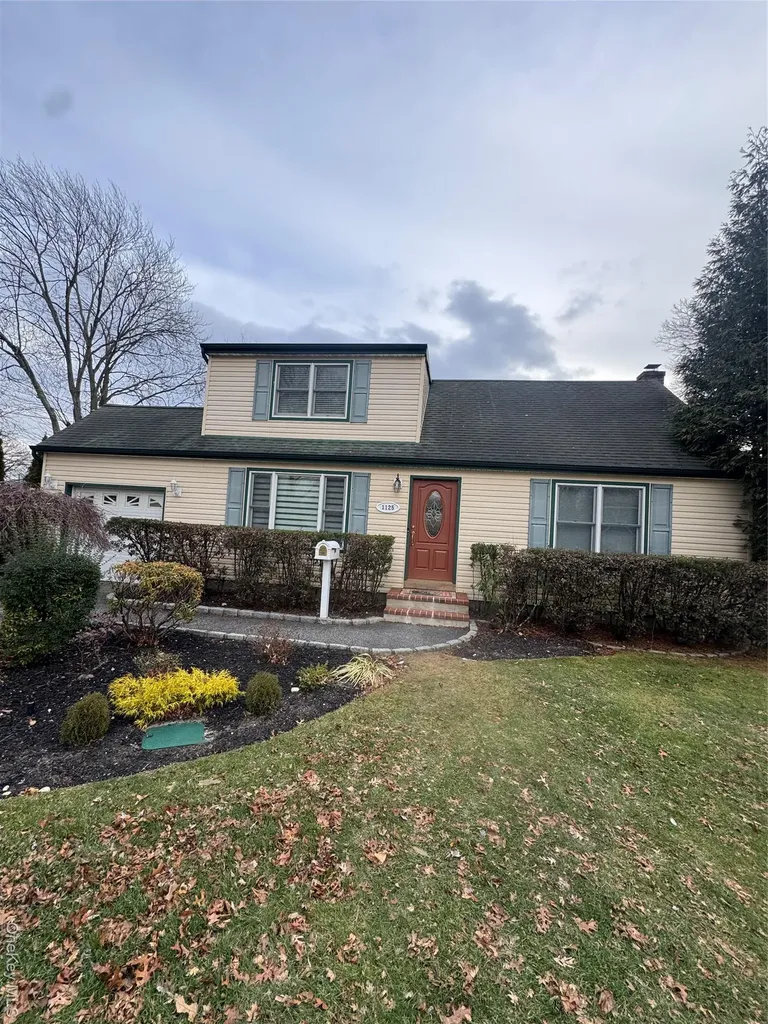 1125 7th Street West Babylon NY 11704