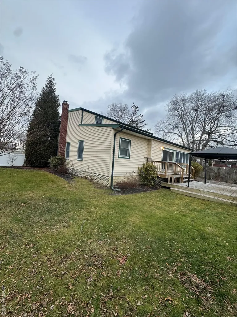 1125 7th Street West Babylon NY 11704