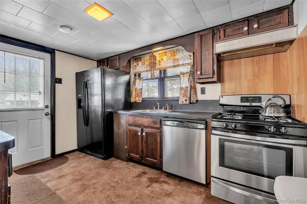 956 Paulding Street Peekskill NY 10566