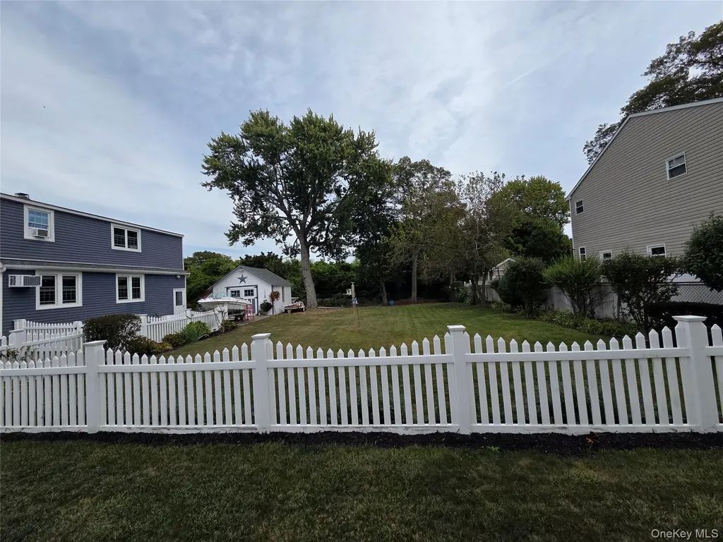 1405 Ohio Avenue Bay Shore NY 11706