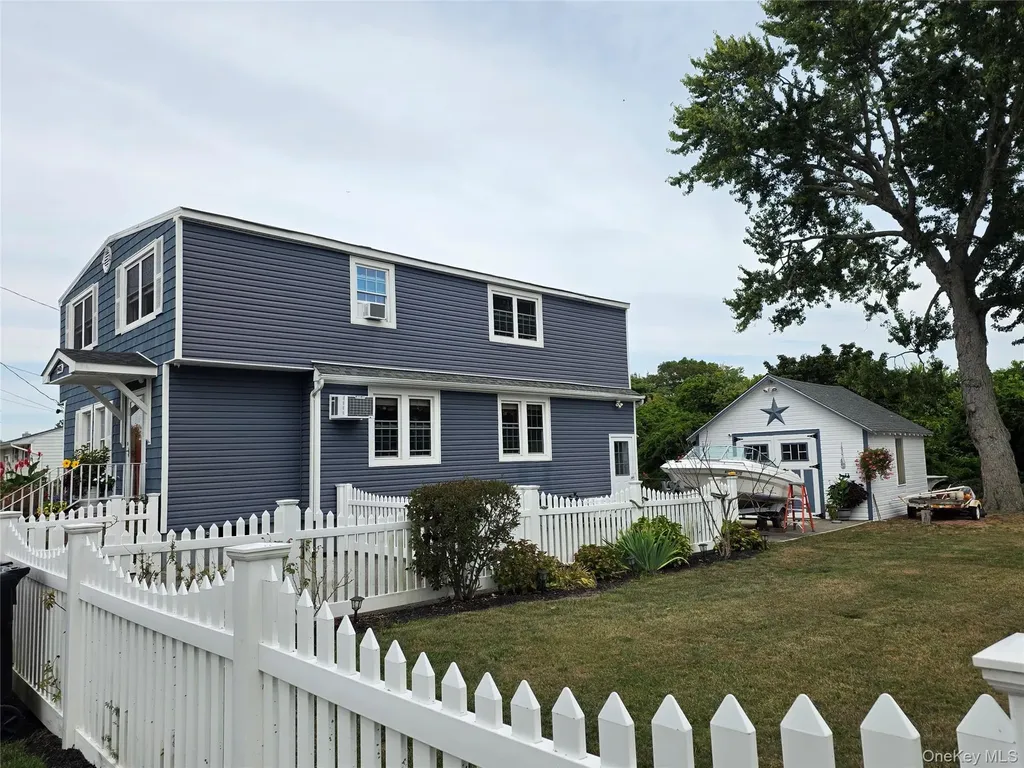 1405 Ohio Avenue Bay Shore NY 11706