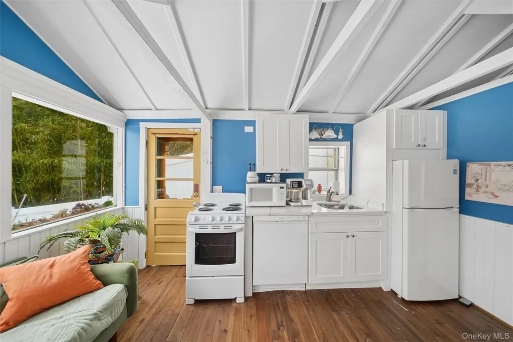 74 Richardson Avenue East Hampton NY 11937