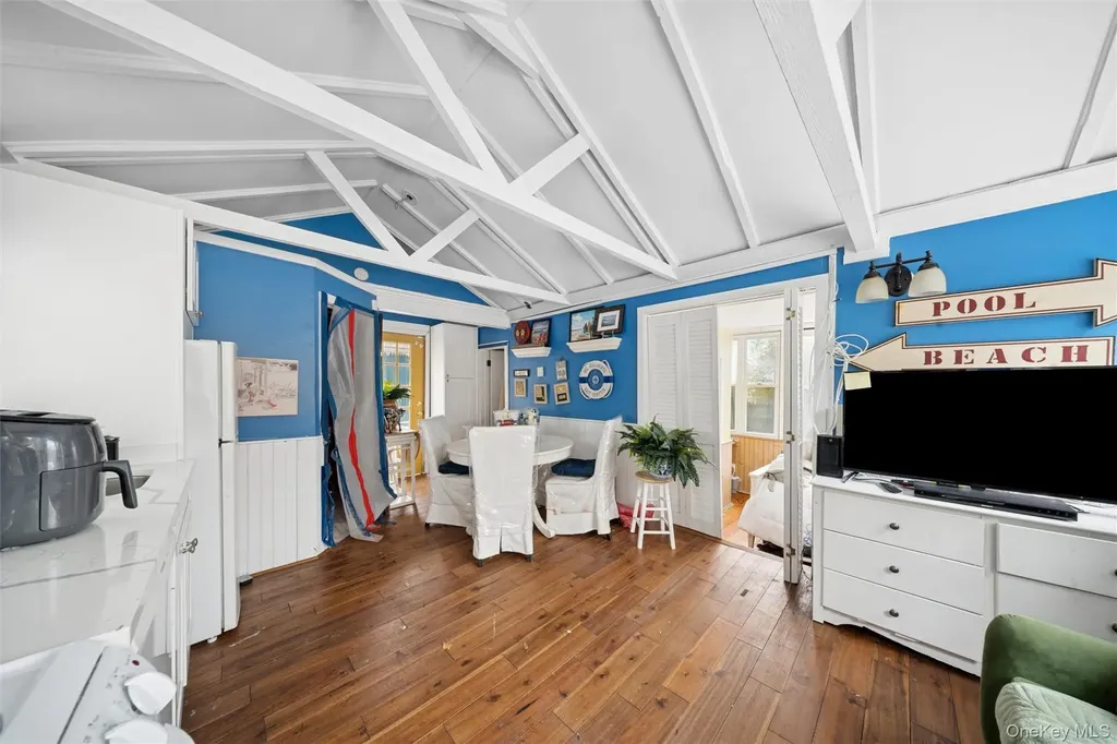 74 Richardson Avenue East Hampton NY 11937