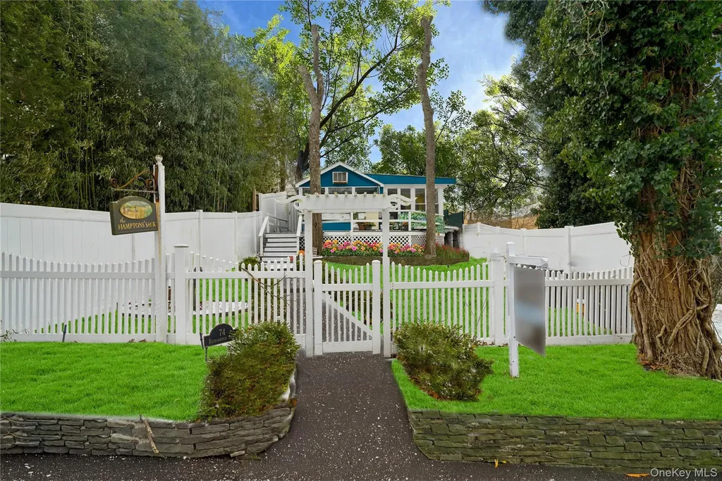 74 Richardson Avenue East Hampton NY 11937