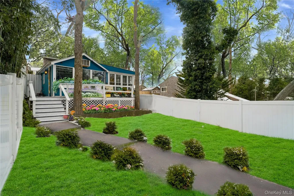 74 Richardson Avenue East Hampton NY 11937