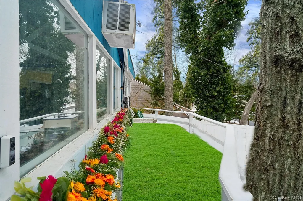 74 Richardson Avenue East Hampton NY 11937