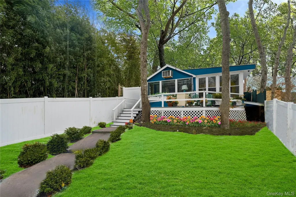 74 Richardson Avenue East Hampton NY 11937