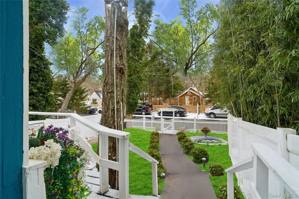 74 Richardson Avenue East Hampton NY 11937