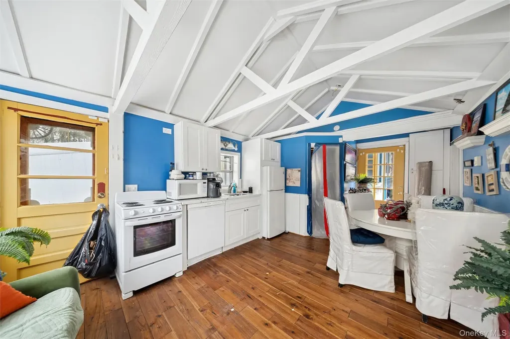 74 Richardson Avenue East Hampton NY 11937