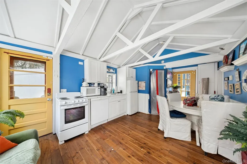 74 Richardson Avenue East Hampton NY 11937