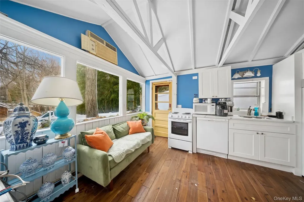 74 Richardson Avenue East Hampton NY 11937