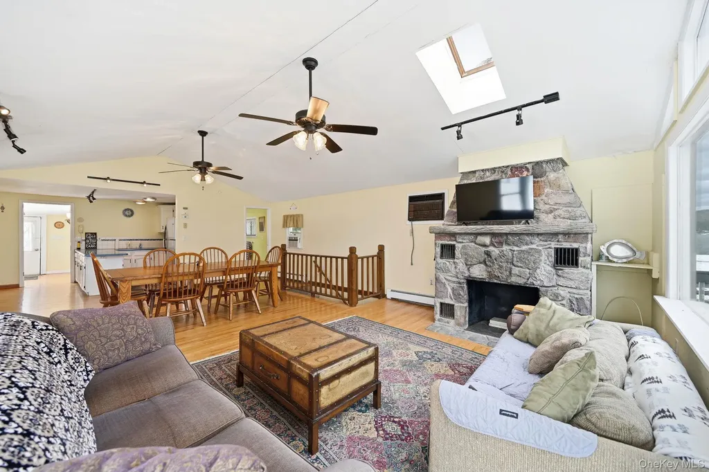 8 Wendy Way Warwick NY 10925