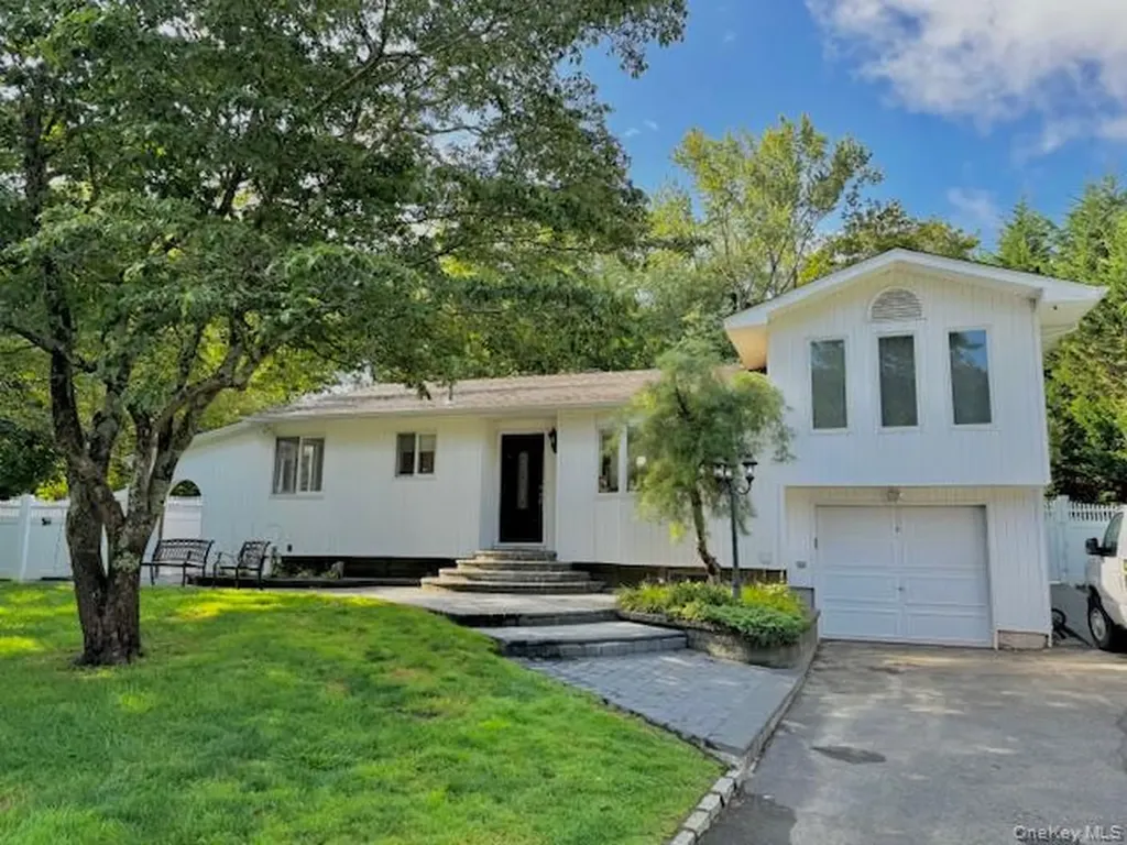 4 Halliday Road Coram NY 11727