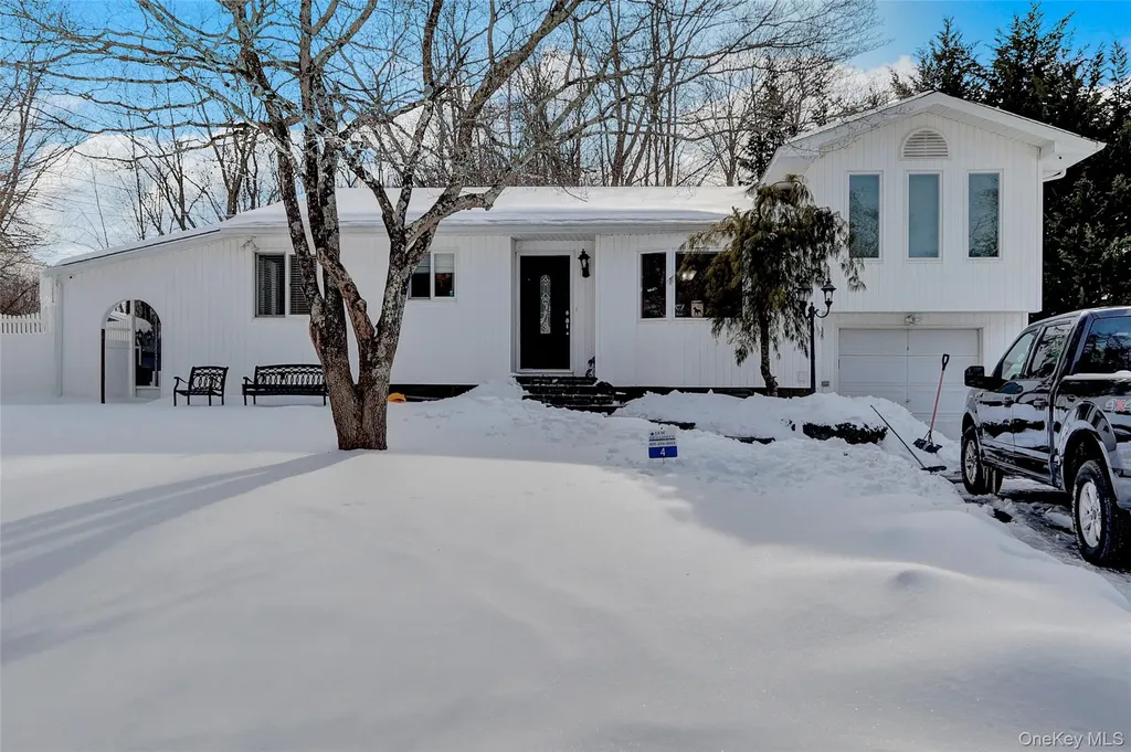 4 Halliday Road Coram NY 11727