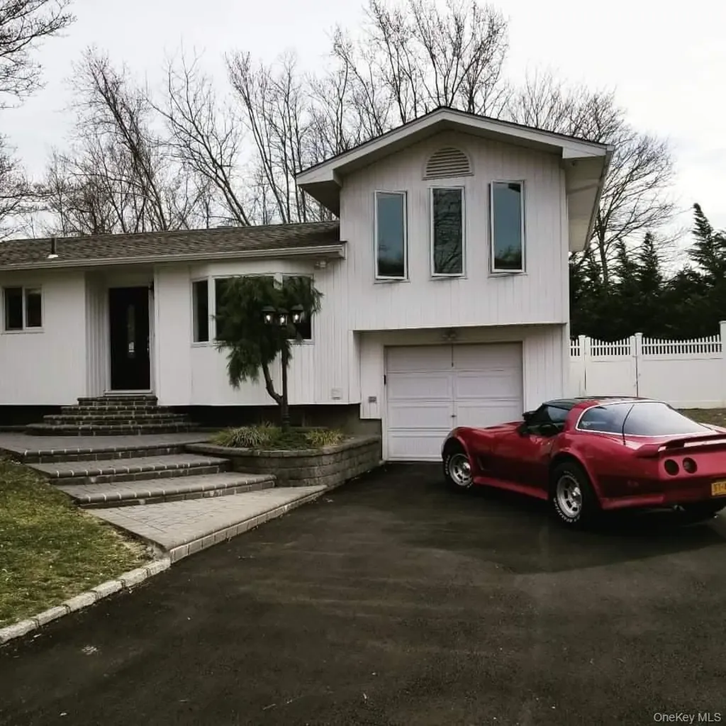 4 Halliday Road Coram NY 11727