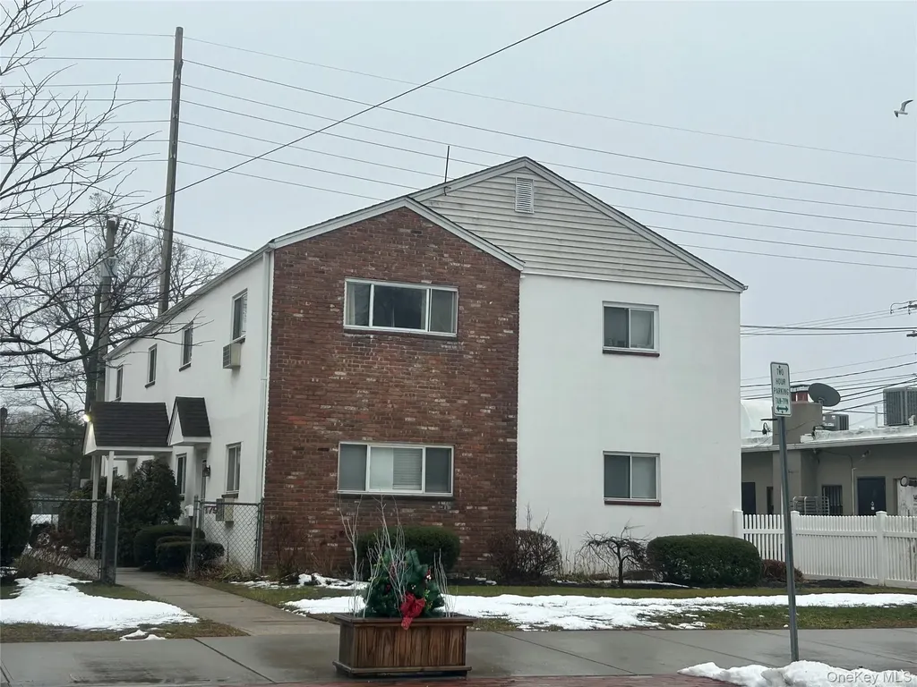 179 Orinoco Drive Brightwaters NY 11718