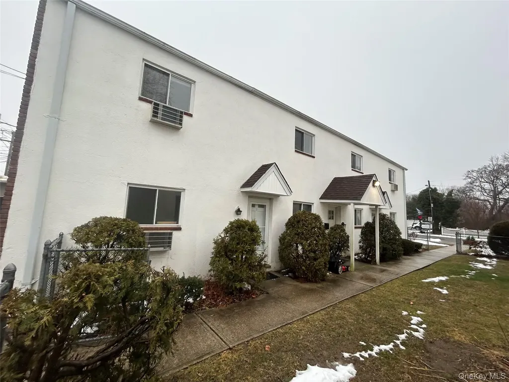 179 Orinoco Drive Brightwaters NY 11718