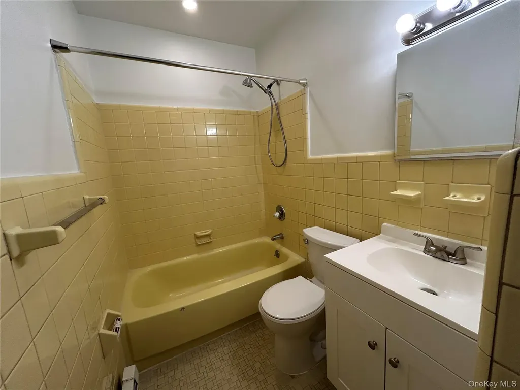 179 Orinoco Drive Brightwaters NY 11718