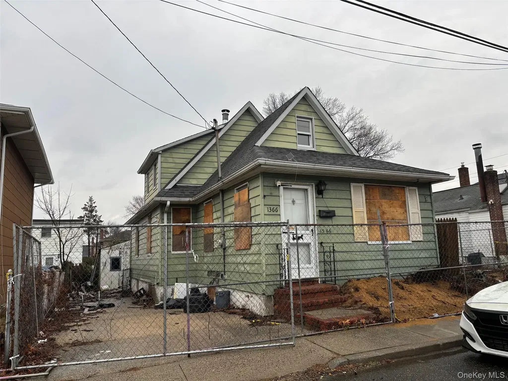 1366 E Street Elmont NY 11003