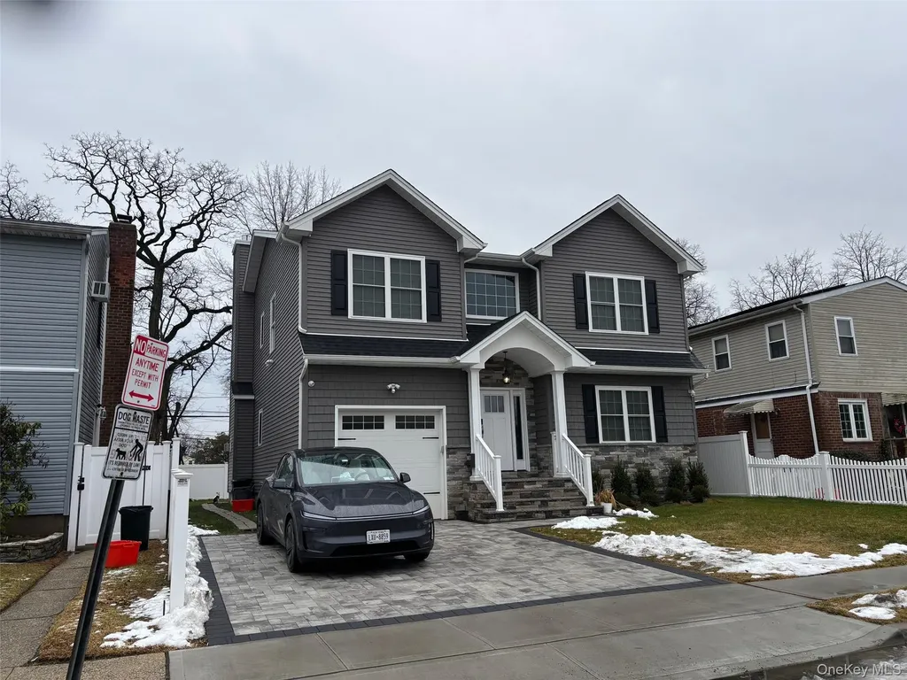 1366 E Street Elmont NY 11003