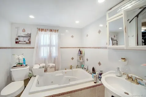 91 Cedar Road Amityville NY 11701