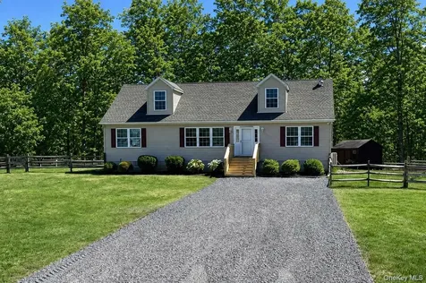35 Pioneer Road Gardiner NY 12525