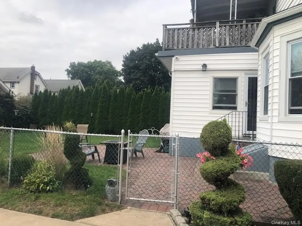 108 Elizabeth Street Floral Park NY 11001