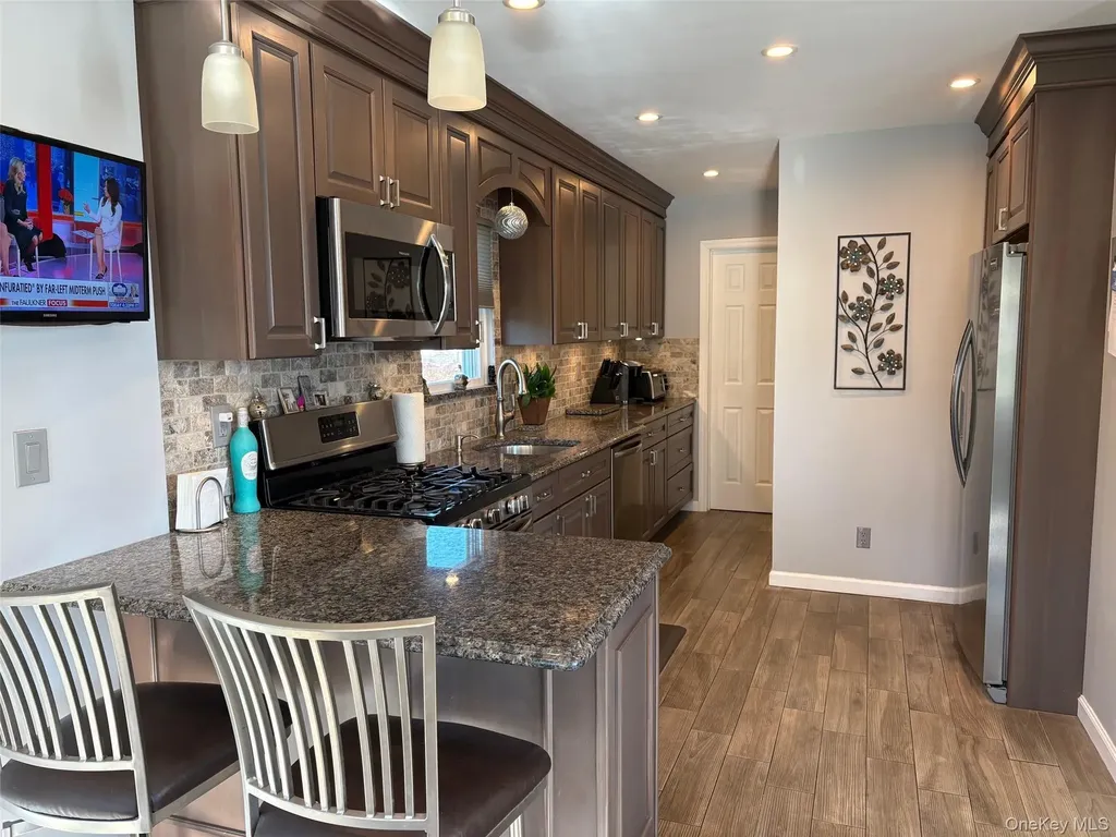 108 Elizabeth Street Floral Park NY 11001
