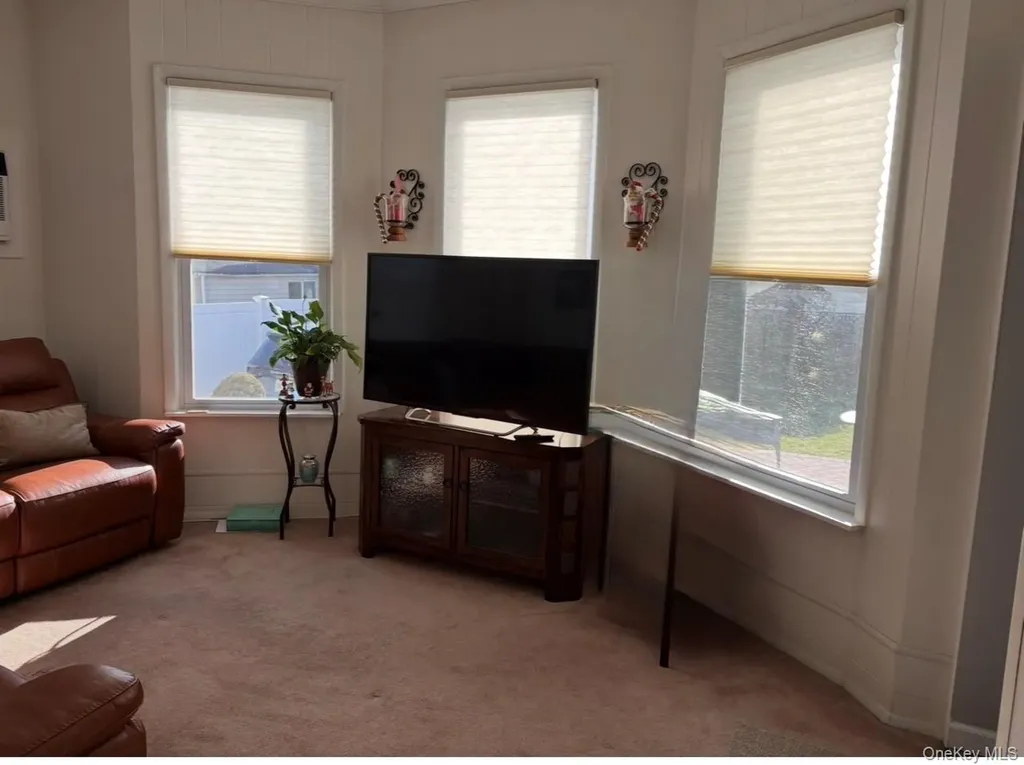 108 Elizabeth Street Floral Park NY 11001