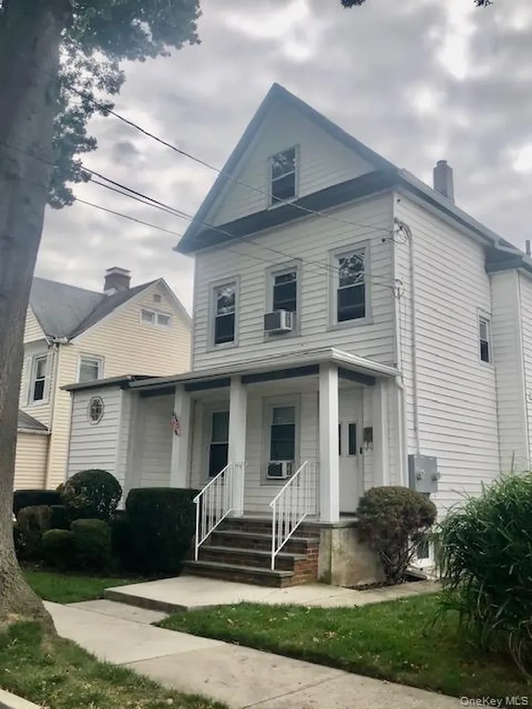 108 Elizabeth Street Floral Park NY 11001