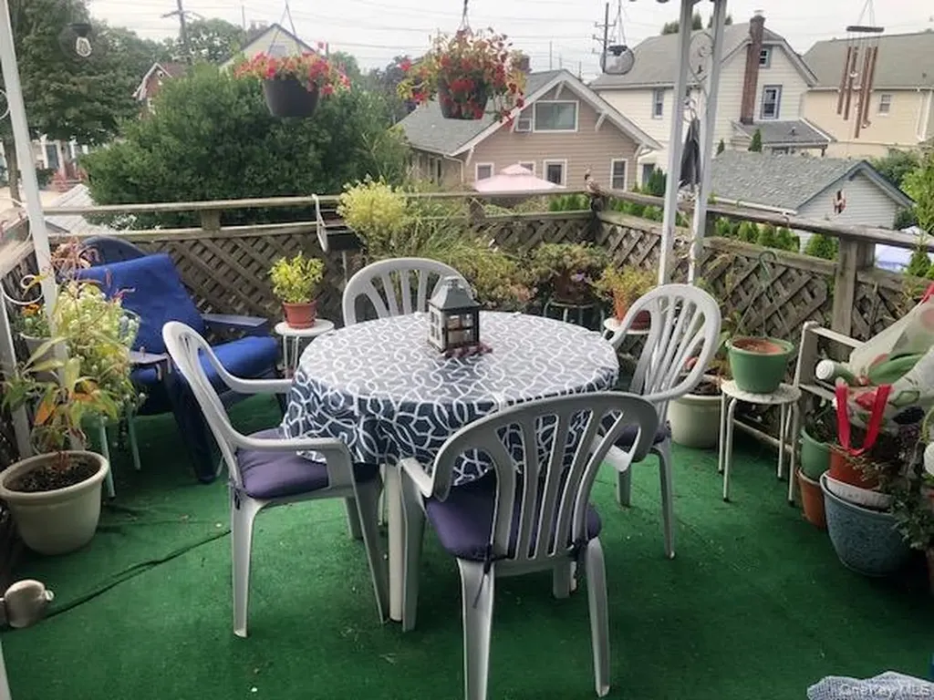 108 Elizabeth Street Floral Park NY 11001