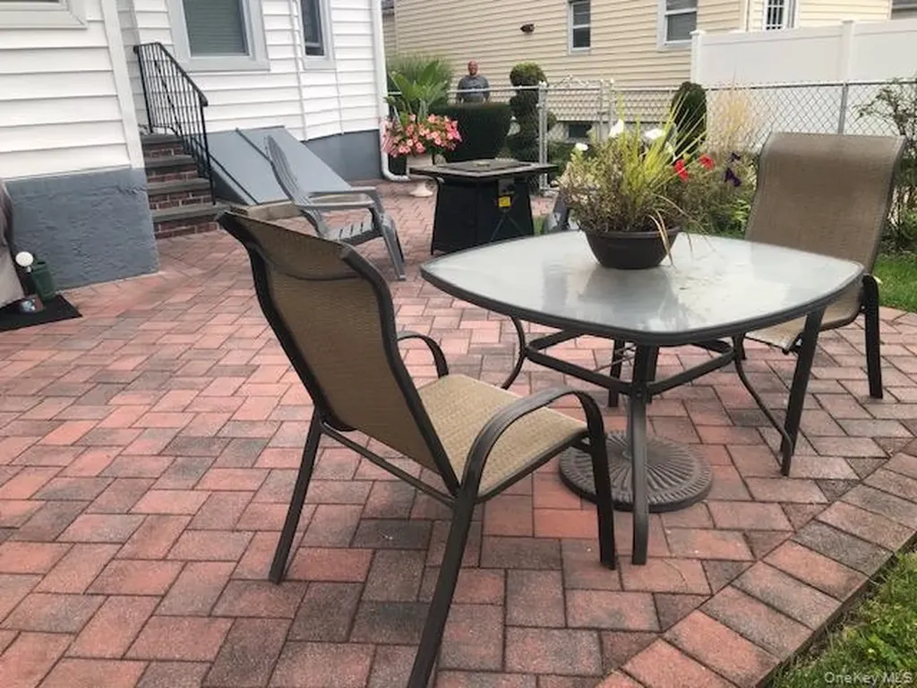 108 Elizabeth Street Floral Park NY 11001