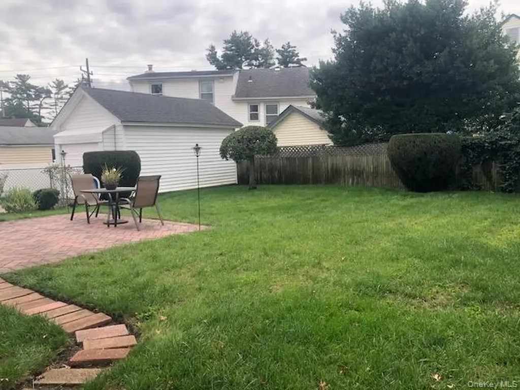 108 Elizabeth Street Floral Park NY 11001