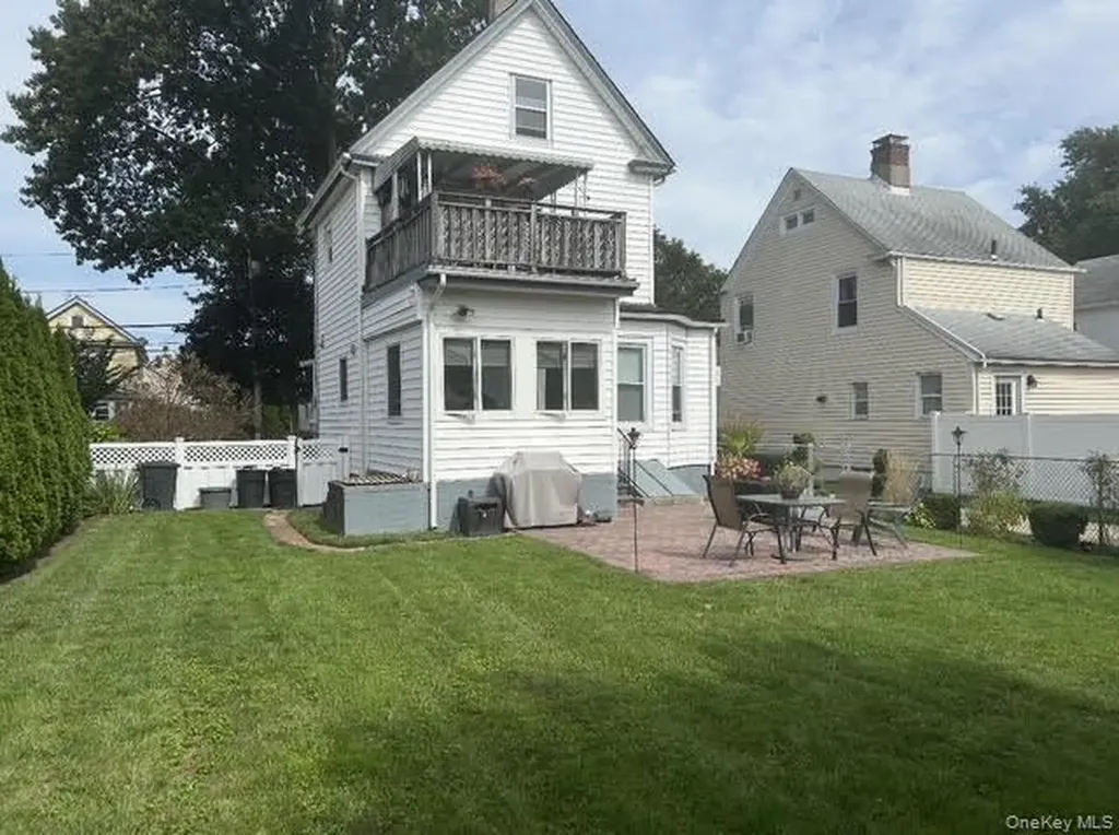 108 Elizabeth Street Floral Park NY 11001